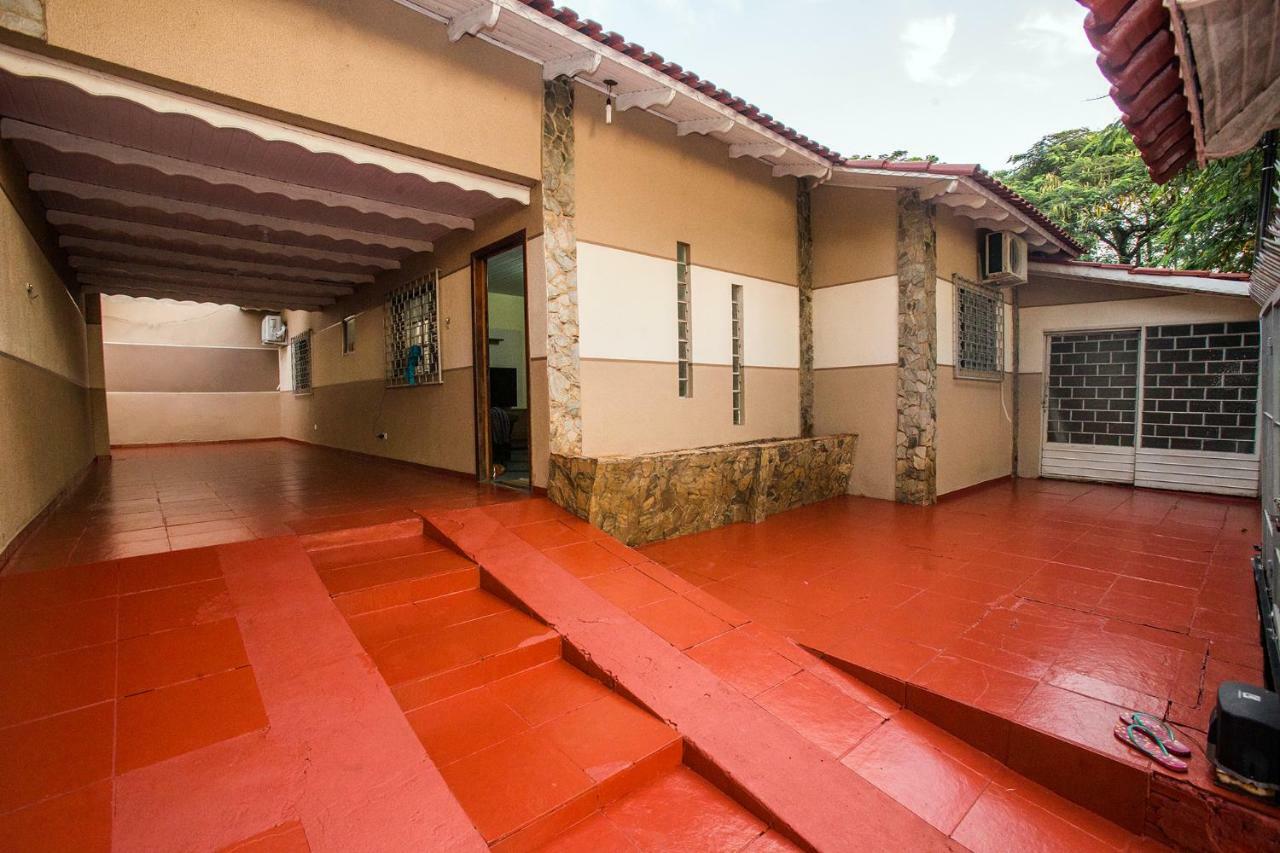 Casa Grande Com 2 Quartos E 1
